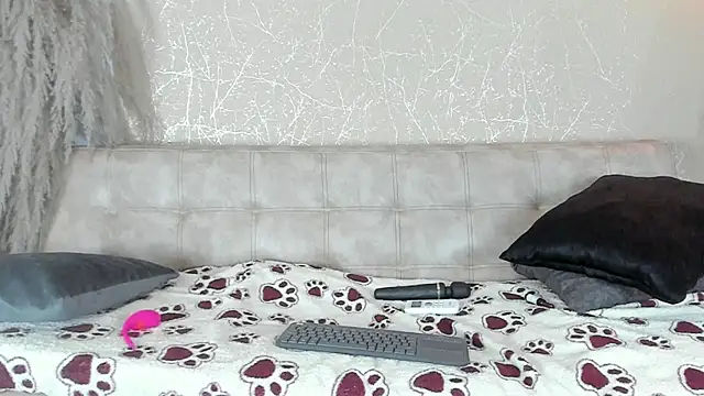 Snapshot of EmmaRossem chatting on 12-19-24, 10:53 EmmaRossem online show from 12-19-24, 10:53