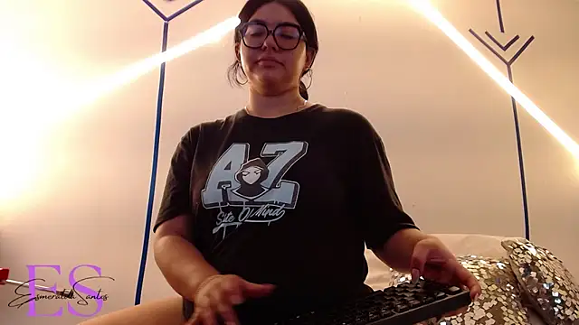 EsmeraldaSantoss online show from 02-25-25, 12:45