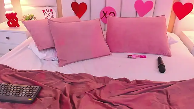 Snapshot of AmbarSantany chatting on 02-14-25, 01:34 AmbarSantany online show from 02-14-25, 01:34