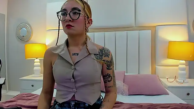 Snapshot of AmbarSantany chatting on 02-21-25, 08:38 AmbarSantany online show from 02-21-25, 08:38