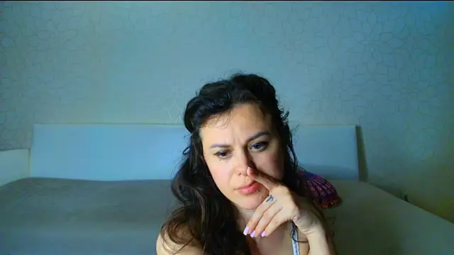 Snapshot of LeggyLover90 chatting on 05-20-26, 02:56 LeggyLover90 online show from 05-20-26, 02:56