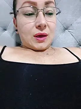 Snapshot of milly_sanchez chatting on 06-02-26, 06:21 milly sanchez online show from 06-02-26, 06:21