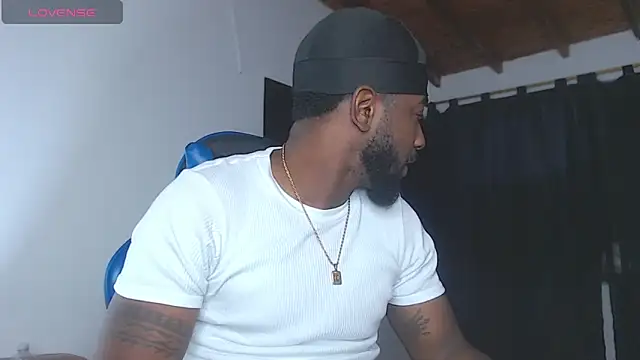 Snapshot of Drake_Nassir4 chatting on 06-12-26, 04:44 Drake Nassir4 online show from 06-12-26, 04:44