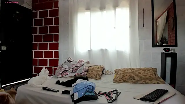 Snapshot of Kimandyuk chatting on 11-12-25, 05:13 Kimandyuk online show from 11-12-25, 05:13