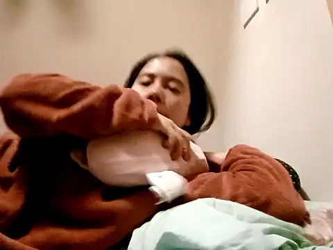 Snapshot of doggiepossession chatting on 01-31-25, 03:11 doggiepossession online show from 01-31-25, 03:11