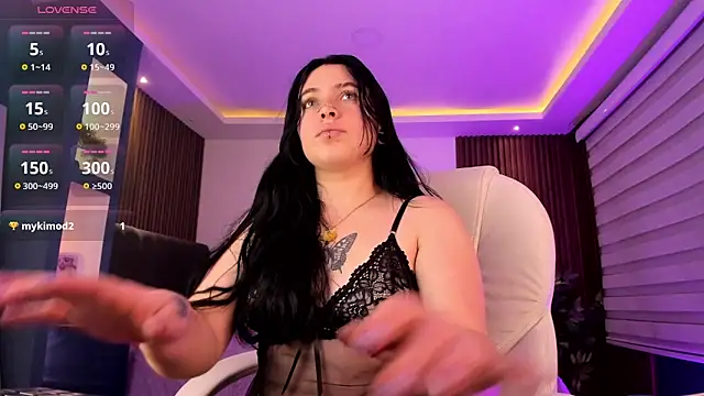 Snapshot of Lucy_Smith2 chatting on 01-11-25, 09:15 Lucy Smith2 online show from 01-11-25, 09:15