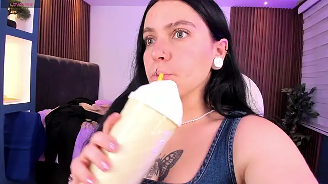 Snapshot of Lucy_Smith2 chatting on 01-25-25, 03:40 Lucy Smith2 online show from 01-25-25, 03:40