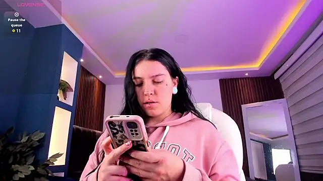 Snapshot of Lucy_Smith2 chatting on 02-26-25, 03:42 Lucy Smith2 online show from 02-26-25, 03:42