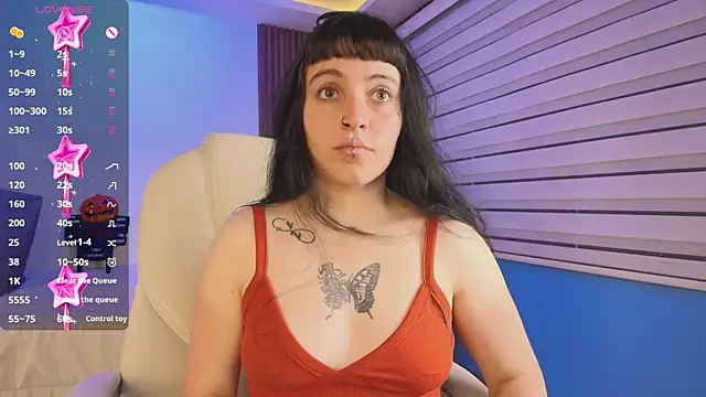 Snapshot of Lucy_Smith2 chatting on 10-17-25, 07:49 Lucy Smith2 online show from 10-17-25, 07:49