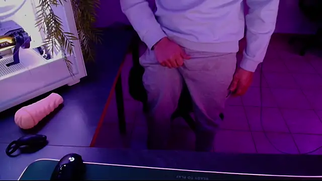 Snapshot of Vlad230323 chatting on 12-28-24, 04:20 Vlad230323 online show from 12-28-24, 04:20