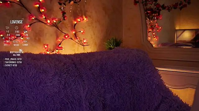 GillianDowdey online show from 11-22-25, 03:05