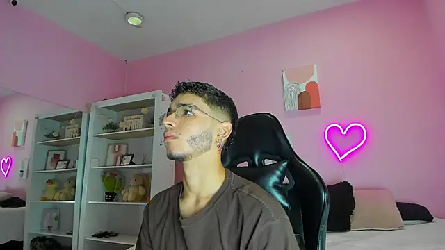 Ian Castillo  online show from 02-21-25, 11:11