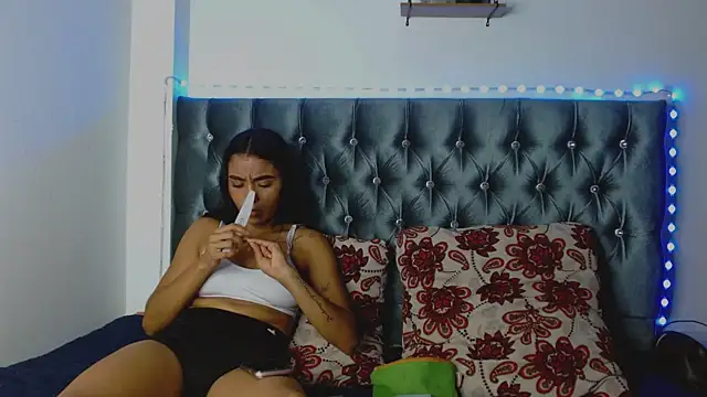 AntonellaAndNoah online show from 03-07-25, 10:32