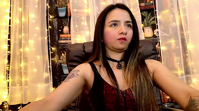 Snapshot of julietta___jackson chatting on 06-19-26, 10:35 julietta jackson online show from 06-19-26, 10:35