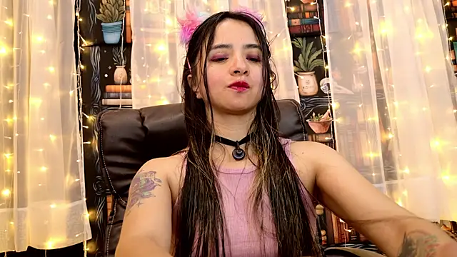 Snapshot of julietta___jackson chatting on 06-20-26, 07:27 julietta jackson online show from 06-20-26, 07:27