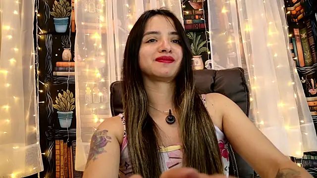 Snapshot of julietta___jackson chatting on 06-25-26, 08:46 julietta jackson online show from 06-25-26, 08:46