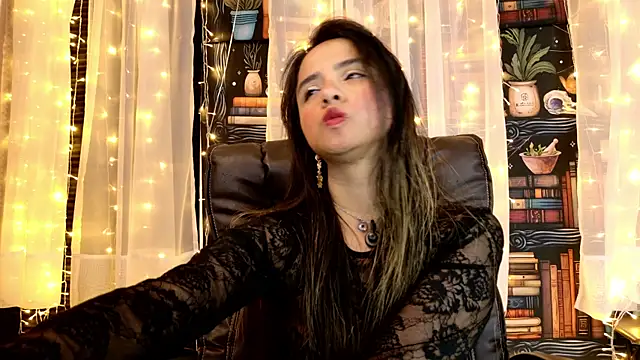 Snapshot of julietta___jackson chatting on 07-04-26, 09:10 julietta jackson online show from 07-04-26, 09:10