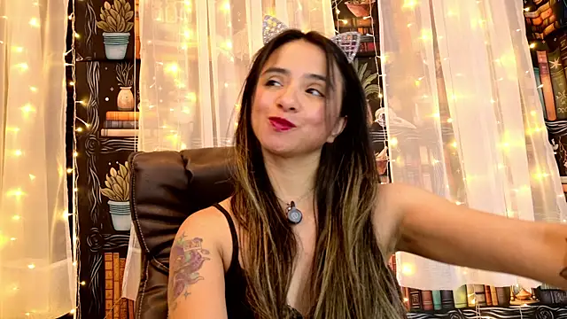 Snapshot of julietta___jackson chatting on 07-06-26, 10:56 julietta jackson online show from 07-06-26, 10:56