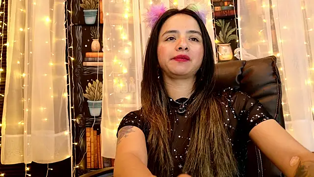 Snapshot of julietta___jackson chatting on 07-17-26, 10:36 julietta jackson online show from 07-17-26, 10:36