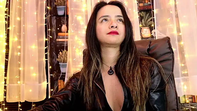 Snapshot of julietta___jackson chatting on 07-22-26, 10:12 julietta jackson online show from 07-22-26, 10:12