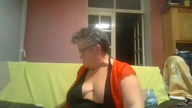 Vandeae44 online show from 12-18-25, 07:09