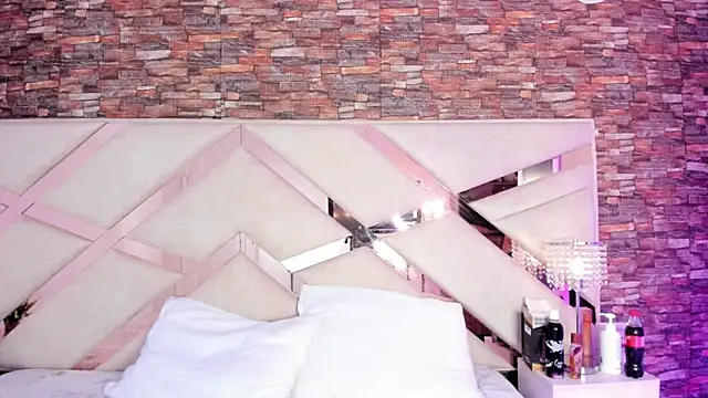 sophie pariss online show from 10-16-25, 03:40