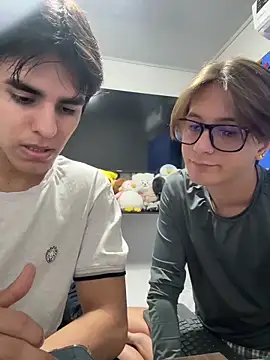 Snapshot of Alex_and_Fabian chatting on 06-21-26, 11:29 Alex and Fabian online show from 06-21-26, 11:29