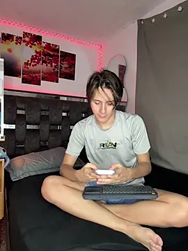 Snapshot of Alex_and_Fabian chatting on 07-16-26, 11:44 Alex and Fabian online show from 07-16-26, 11:44