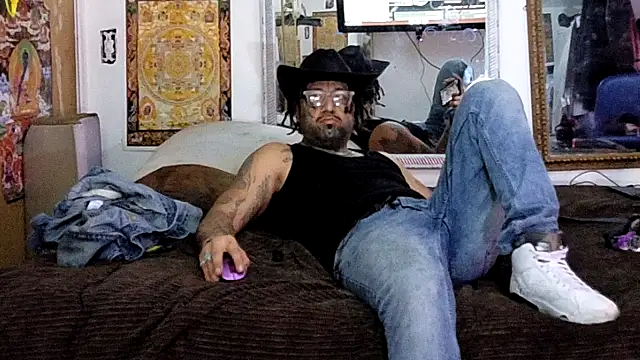 Snapshot of Azazelihornyasf chatting on 04-27-26, 11:36 Azazelihornyasf online show from 04-27-26, 11:36