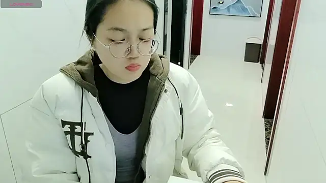 Snapshot of luoxuwen chatting on 12-05-24, 03:04 luoxuwen online show from 12-05-24, 03:04