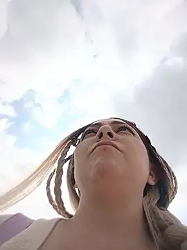 madelaine- online show from 10-22-25, 07:46