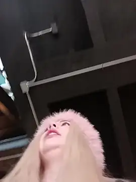 madelaine- online show from 03-12-26, 07:09