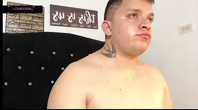 Snapshot of tony_landri chatting on 12-22-24, 06:39 tony landri online show from 12-22-24, 06:39