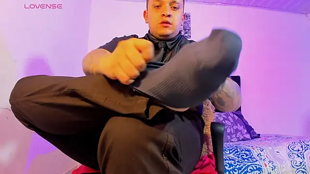 Snapshot of tony_landri chatting on 10-06-25, 01:58 tony landri online show from 10-06-25, 01:58