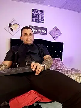 Snapshot of tony_landri chatting on 10-09-25, 03:15 tony landri online show from 10-09-25, 03:15