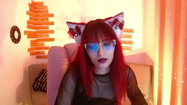 Snapshot of RedMeloddy chatting on 05-25-26, 11:00 RedMeloddy online show from 05-25-26, 11:00