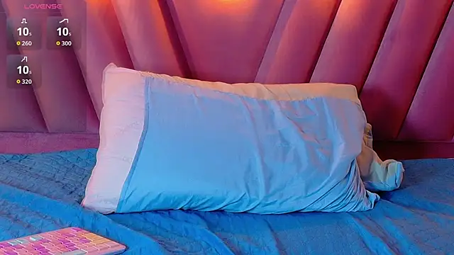 littleebonymommy online show from 10-24-25, 08:11