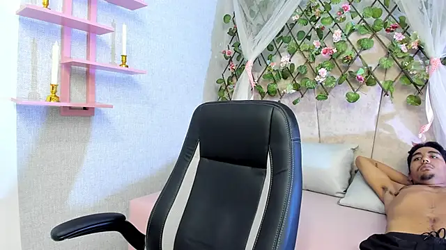 Snapshot of Annyeli chatting on 12-20-24, 05:47 Annyeli online show from 12-20-24, 05:47