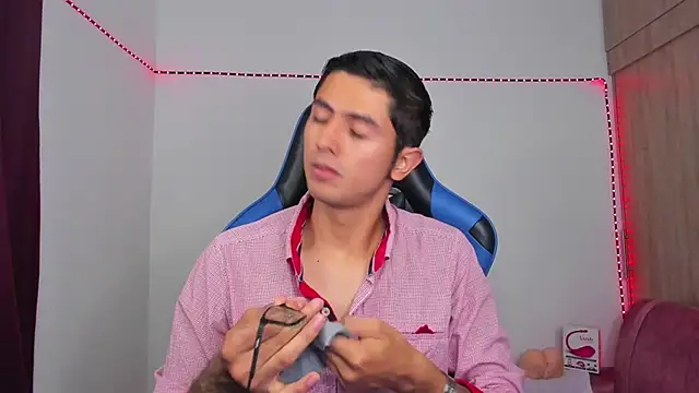 Snapshot of Ethan_Sai___ chatting on 12-04-24, 01:14 Ethan Sai online show from 12-04-24, 01:14