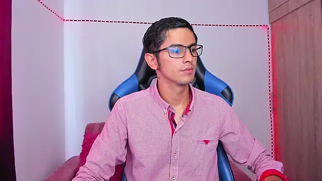 Snapshot of Ethan_Sai___ chatting on 12-06-24, 04:49 Ethan Sai online show from 12-06-24, 04:49