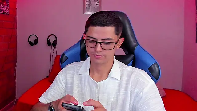 Snapshot of Ethan_Sai___ chatting on 10-15-25, 03:17 Ethan Sai online show from 10-15-25, 03:17