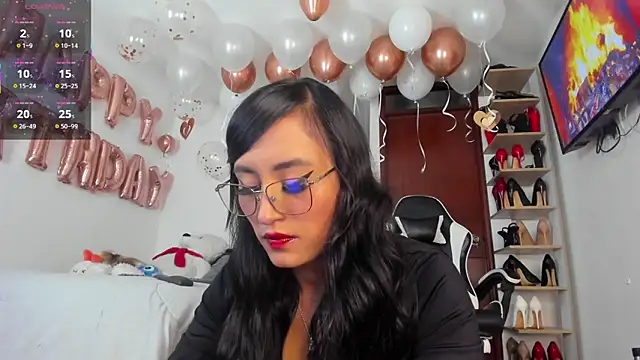 SophieBaker   online show from 11-04-25, 01:27