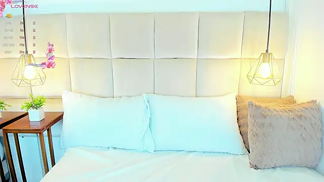 Snapshot of LinaGlam chatting on 12-27-24, 10:37 LinaGlam online show from 12-27-24, 10:37