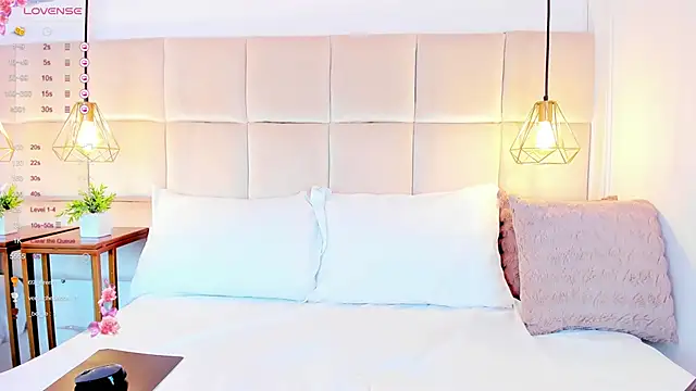 Snapshot of LinaGlam chatting on 01-07-25, 10:41 LinaGlam online show from 01-07-25, 10:41