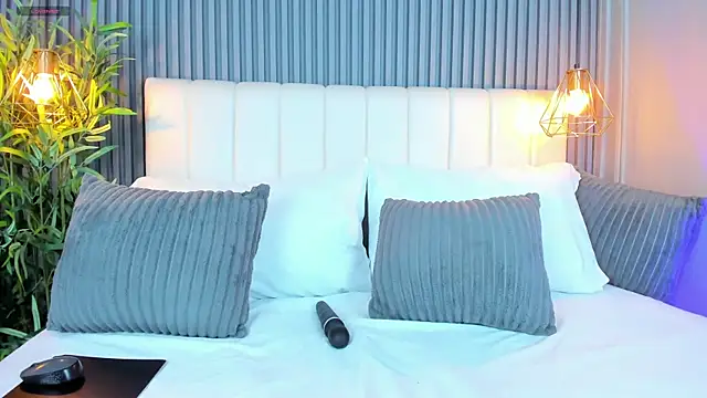 Snapshot of LinaGlam chatting on 09-15-25, 10:54 LinaGlam online show from 09-15-25, 10:54