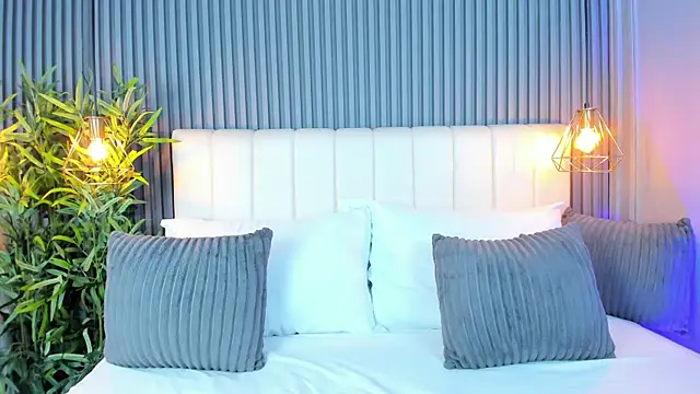 Snapshot of LinaGlam chatting on 10-21-25, 10:32 LinaGlam online show from 10-21-25, 10:32