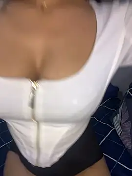 Snapshot of _riyaahahaha_ chatting on 12-07-24, 02:46  riyaahahaha  online show from 12-07-24, 02:46