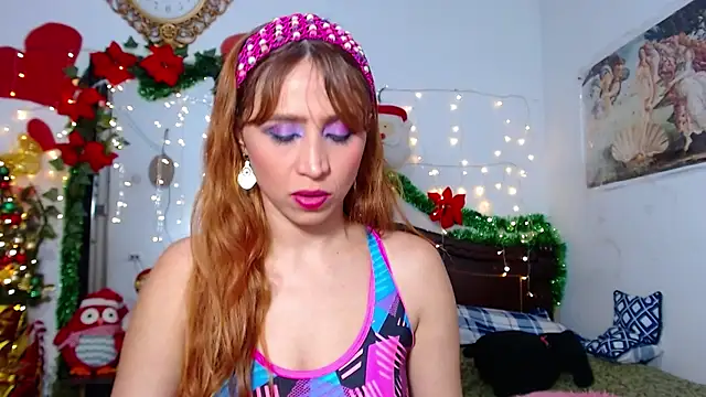 Snapshot of MeganCrouch chatting on 12-21-25, 01:13 MeganCrouch online show from 12-21-25, 01:13