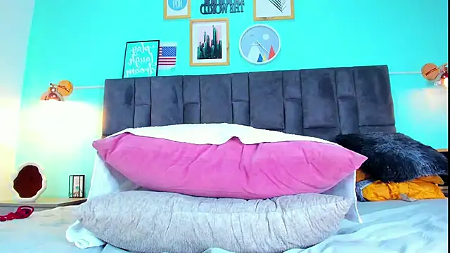 DulceAurora   online show from 02-11-25, 05:37