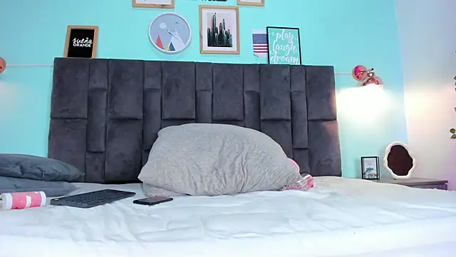 DulceAurora   online show from 03-22-25, 08:51